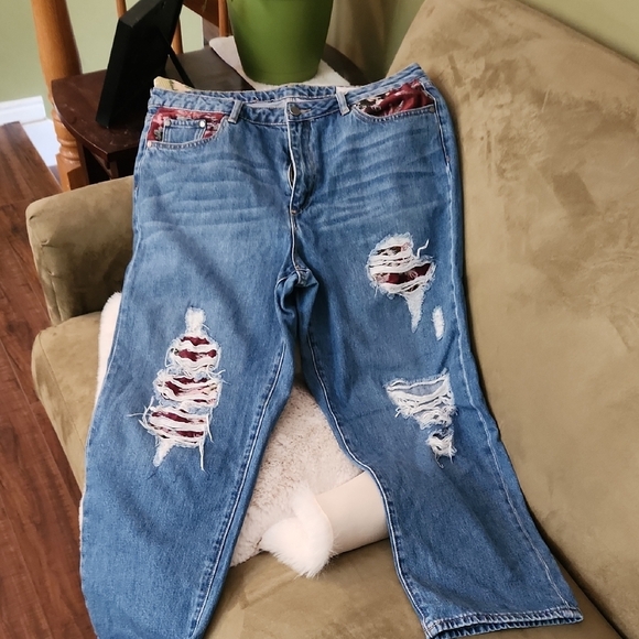 Vince Camuto Denim - Vince Camuto Blue Distressed Jeans with Maroon Details-Size 14